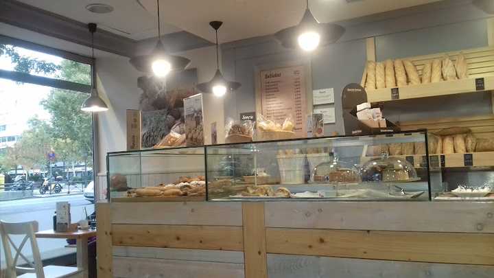 Fotografia tomada fuera de Panaria - cafeterías en Madrid, Madrid