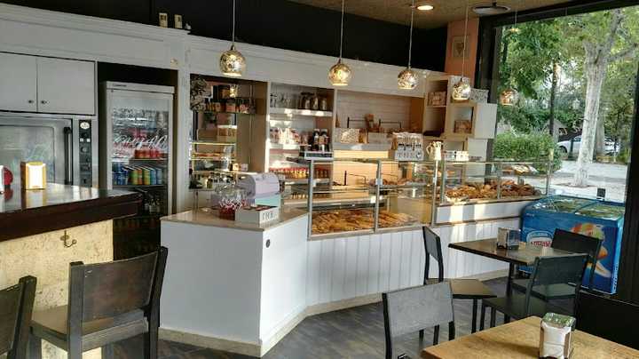 Fotografia tomada fuera de Ca la Nuri - cafeterías en Igualada, Barcelona