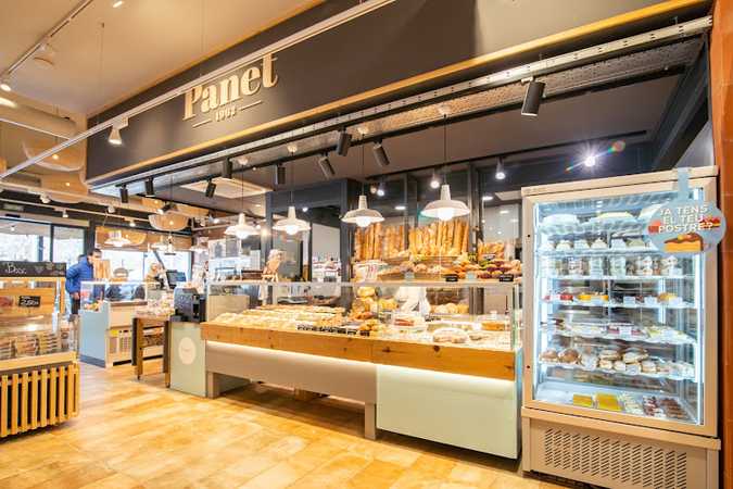 Fotografia tomada fuera de Panet Canal Olímpic - Forn de Pa, Pastisseria i Cafeteria - Panadería en Castelldefels, Barcelona