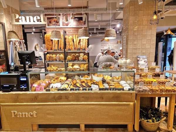 Fotografia tomada fuera de Panet Còrsega - Forn de Pa, Pastisseria i Cafeteria - Panadería en Barcelona, Barcelona