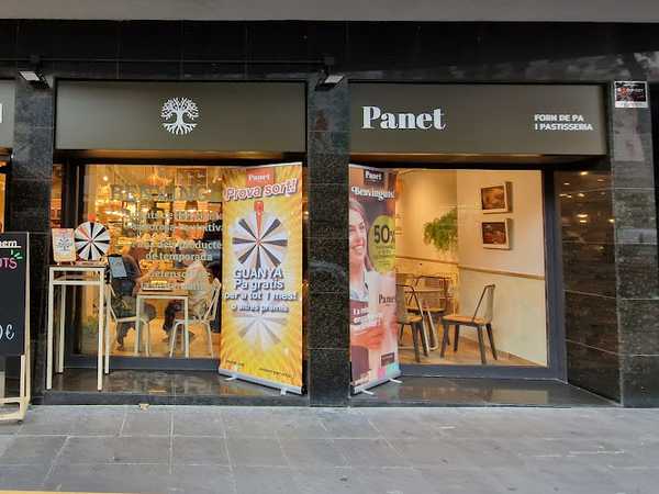 Fotografia tomada fuera de Panet Mollet - Forn de Pa, Pastisseria i Cafeteria - Panadería en Mollet del Vallès, Barcelona