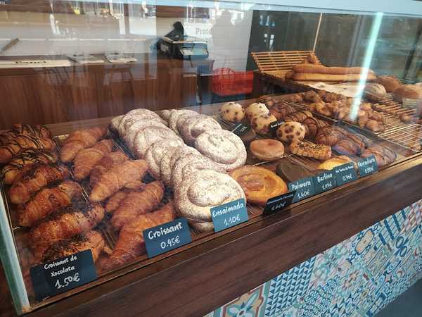 Fotografia tomada fuera de Panet Muntanyeta - Forn de Pa, Pastisseria i Cafeteria - Panadería en Sant Boi de Llobregat, Barcelona