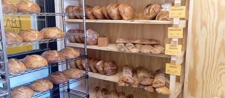 Fotografia tomada fuera de PANHABLA panadería y escuela - Panadería en Cáceres, Cáceres