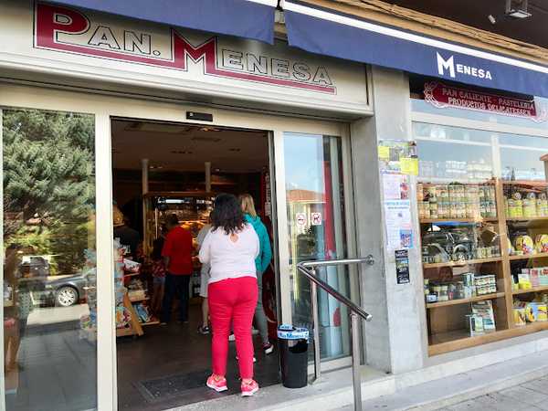 Fotografia tomada fuera de Panificadora Menesa S L - Panadería en Villasana de Mena, Burgos