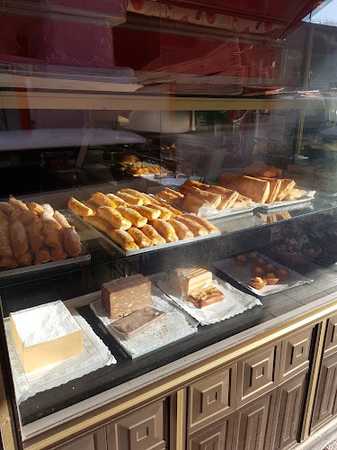 Fotografia tomada fuera de Panificadora Miravalles - Panadería en Moreda, Asturias