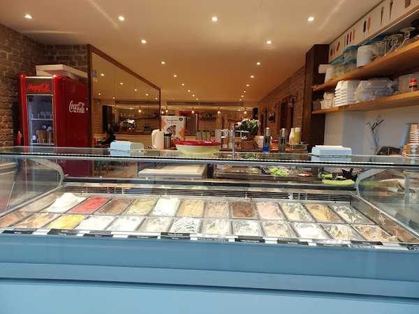 Fotografia tomada fuera de Ca'n Butxaca, Gelateria Artesana 1929 - Gelateria en Pollença, Baleares