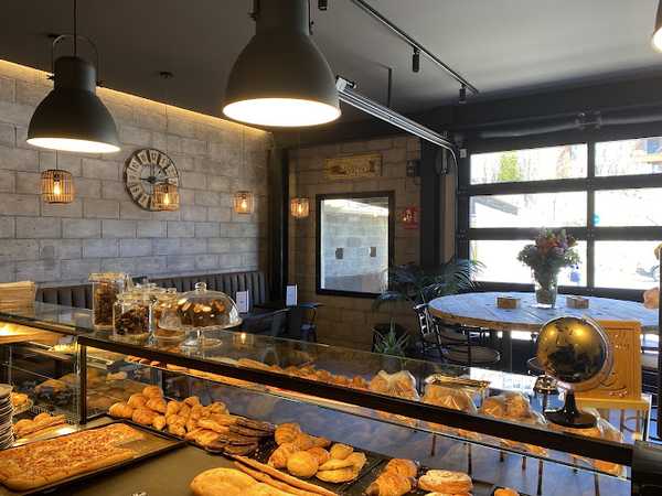 Fotografia tomada fuera de Pans & Coques - Panadería en Puigcerdà, Girona