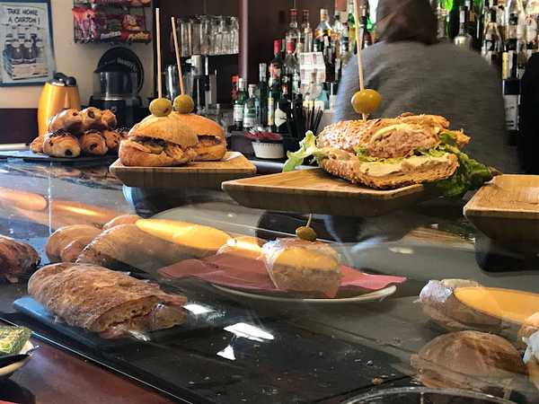 Fotografia tomada fuera de Cabaler Cafè - Cafeteria en Sant Pere de Ribes, Barcelona