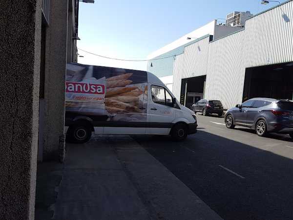Fotografia tomada fuera de Panusa - Panadería en Astillero, Cantabria