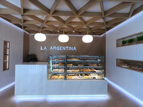 Fotografia tomada fuera de Pasteleria & Confiteria La Argentina III - Pastelería en Zafra, Badajoz