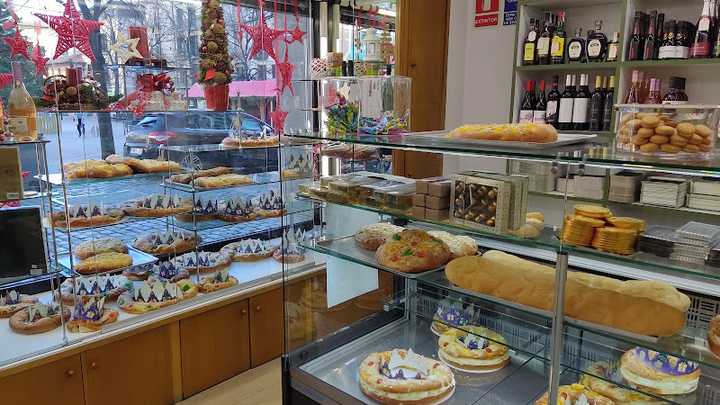 Fotografia tomada fuera de Pastelería Amblás - Pastisseria en Vic, Barcelona