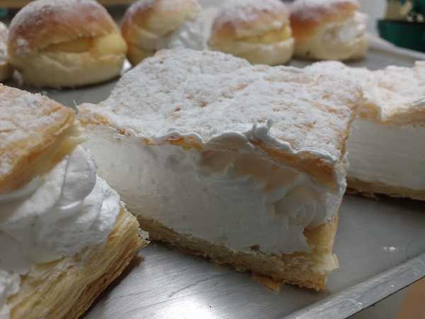 Fotografia tomada fuera de Pastelería Ángel Cascales - Pastelería en San Vicente de Alcántara, Badajoz
