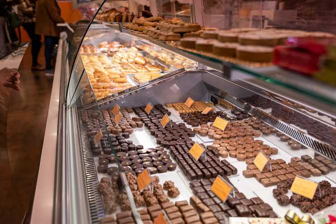 Fotografia tomada fuera de Pasteleria Angullo - Pastelería en Borriana, Castellón