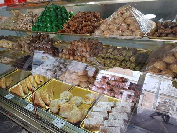 Fotografia tomada fuera de Pastelería Árabe La Almendra - Pastelería en San Fernando, Cádiz