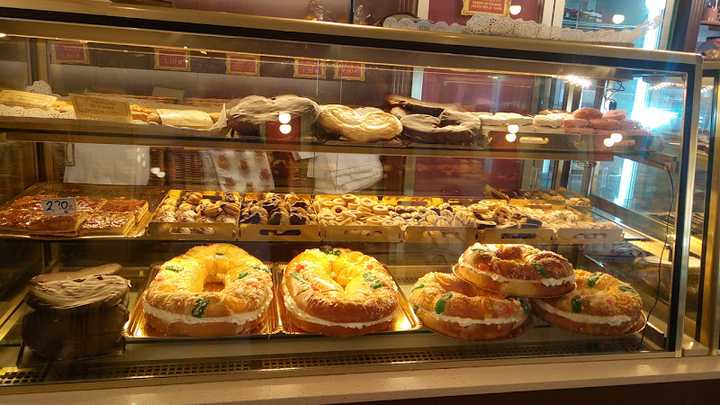 Fotografia tomada fuera de Pastelería Araceli - Pastelería en Paracuellos de Jarama, Madrid