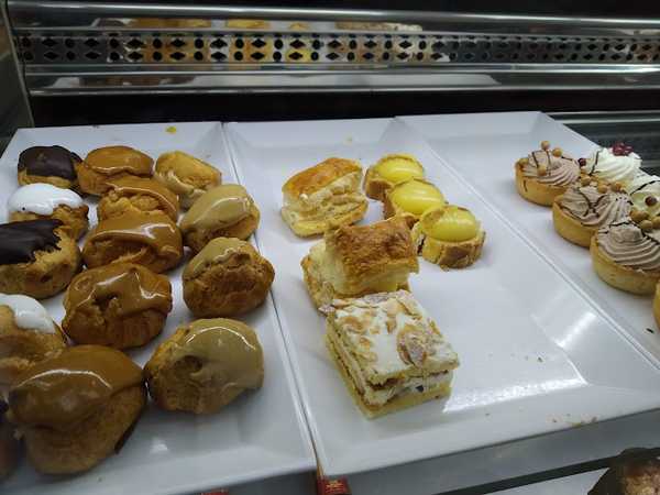 Fotografia tomada fuera de Pastelería Arrese 1852 - Cake shop en Bilbao, Bizkaia