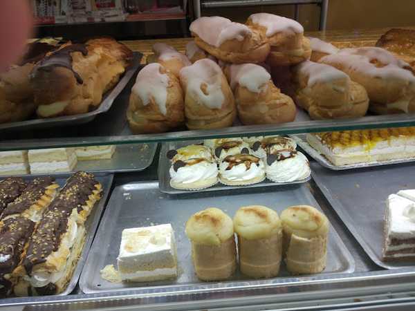 Fotografia tomada fuera de Pastelería Artesana Angel 923 460324 - Pastelería en Cdad. Rodrigo, Salamanca