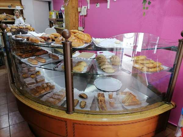 Fotografia tomada fuera de Pasteleria Astur Panaderia y Confiteria - Bakery en Llanes, Asturias
