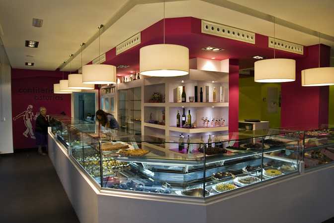 Fotografia tomada fuera de Pastelería Asturias - Pastelería en Lugones, Asturias