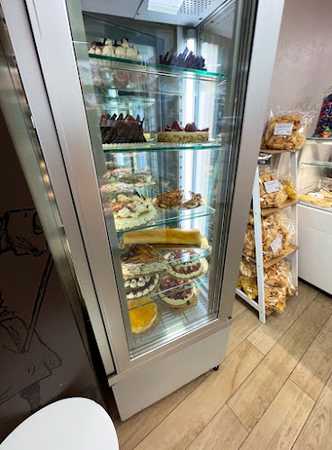 Fotografia tomada fuera de Pastelería Bollería San José - Pastelería en Granada, Granada