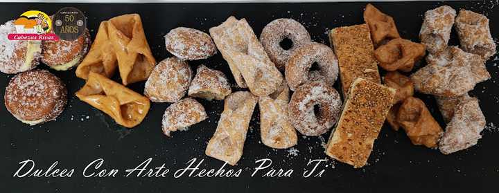 Fotografia tomada fuera de Pasteleria Cabezas Rivas - Pastelería en Puente Genil, Córdoba