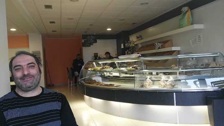 Fotografia tomada fuera de Pastelería Cafetería Amelia - Cafetería en Casas-Ibáñez, Albacete