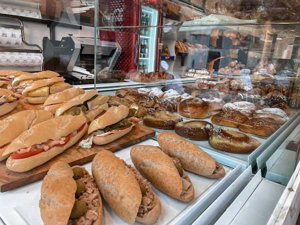 Fotografia tomada fuera de Pastelería Cafetería Catering Crocanti - Cafetería en la Vall d'Uixó, Castellón