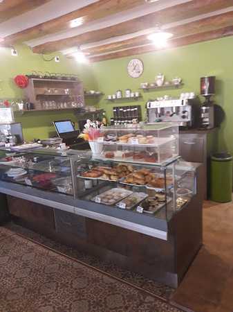 Fotografia tomada fuera de Pastelería cafetería Gus't - Pastisseria en Tremp, Lleida