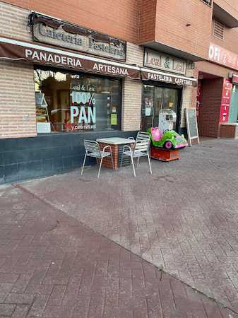 Fotografia tomada fuera de Pasteleria cafeteria Leal&Leal - Pastelería en Alcalá de Henares, Madrid