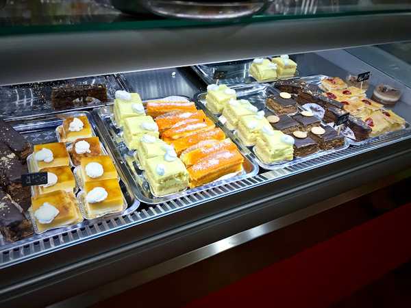 Fotografia tomada fuera de Pastelería Cafetería Pitusi - Panadería en La Palma del Condado, Huelva