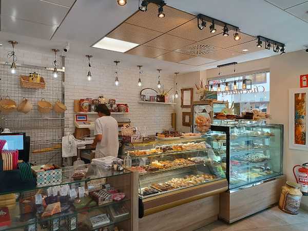 Fotografia tomada fuera de Pasteleria Cafetería Sarralde Plaza - cafeterías en Briviesca, Burgos