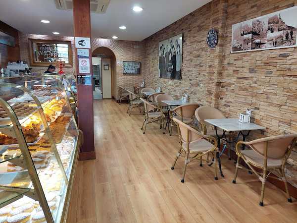 Fotografia tomada fuera de Pastelería Cafetería Wences 1929 - Cafetería en Potes, Cantabria