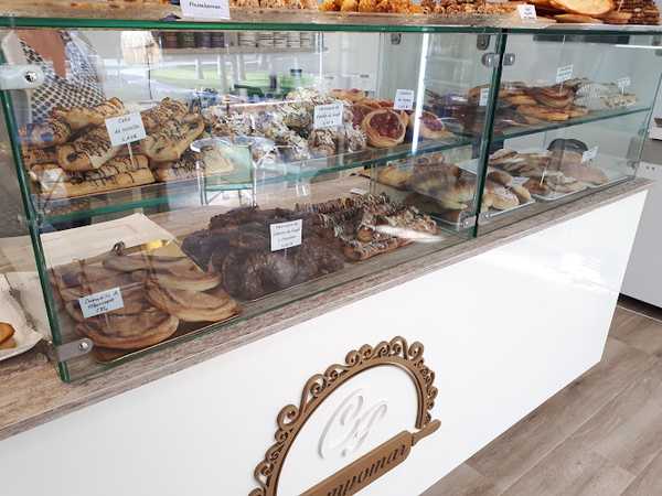 Fotografia tomada fuera de Pasteleria Campomar - Pastelería en Peguera, Baleares