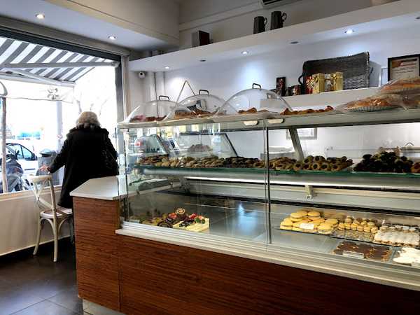 Fotografia tomada fuera de Pastelería Cármine - Pastelería en Madrid, Madrid