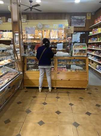 Fotografia tomada fuera de Pastelería Casa Lupe - Pastelería en Oviedo, Asturias