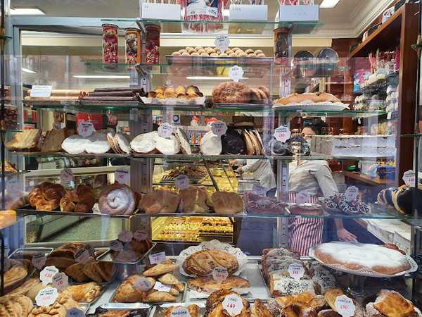 Fotografia tomada fuera de Pastelería Confitería Maiig - Pastelería en Alcalá de Henares, Madrid