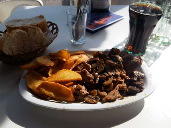 Fotografia tomada fuera de Café Bar la Casineta - cafeterías en Llerena, Badajoz