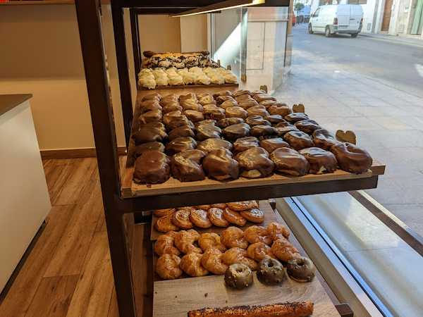 Fotografia tomada fuera de Pastelería de la Torre - Pastelería en Morata de Tajuña, Madrid