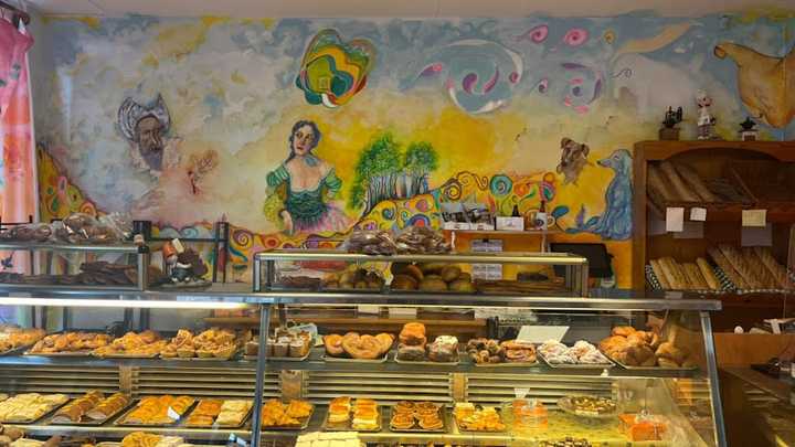 Fotografia tomada fuera de Pastelería Dulcinea - Pastelería en Nava, Asturias