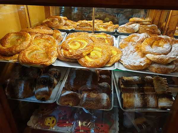 Fotografia tomada fuera de Pasteleria Eboli - Pastelería en Pastrana, Guadalajara