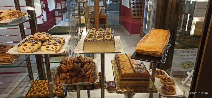 Fotografia tomada fuera de Pastelería El Artesano - Pastelería en Madrid, Madrid