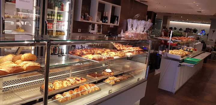 Fotografia tomada fuera de Pastelería El Bruguer Degustación - Pastisseria en Vic, Barcelona
