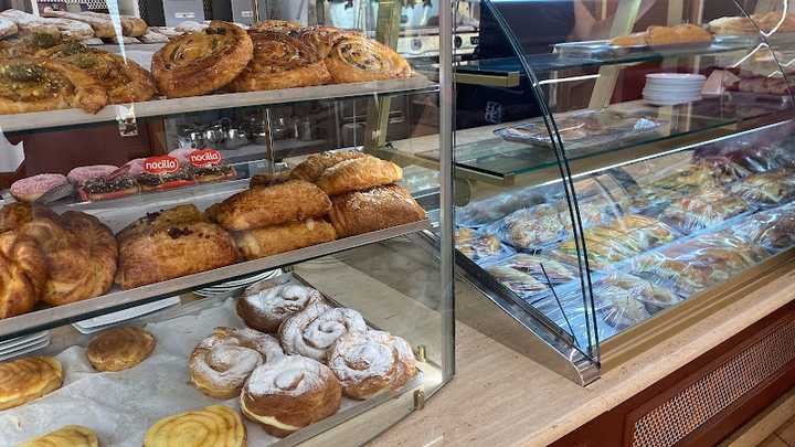 Fotografia tomada fuera de Pastelería El Carmen - Pastelería en Dehesa de Campoamor, Alicante