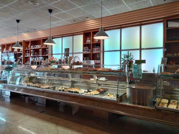 Fotografia tomada fuera de Pastelería El Cebo - Pastelería en Utiel, Valencia