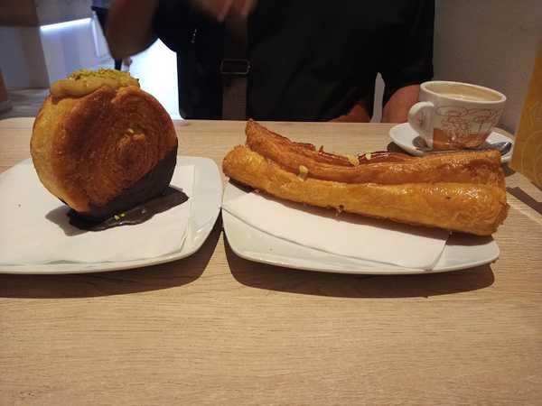 Fotografia tomada fuera de Pastelería El Passeig - ctra. Sant Llorenç - Pastisseria en Solsona, Lleida