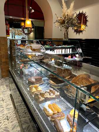 Fotografia tomada fuera de Pastelería el Sol - Pastelería en Granada, Granada