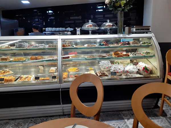 Fotografia tomada fuera de Pastelería El Sol - Pastelería en Granada, Granada