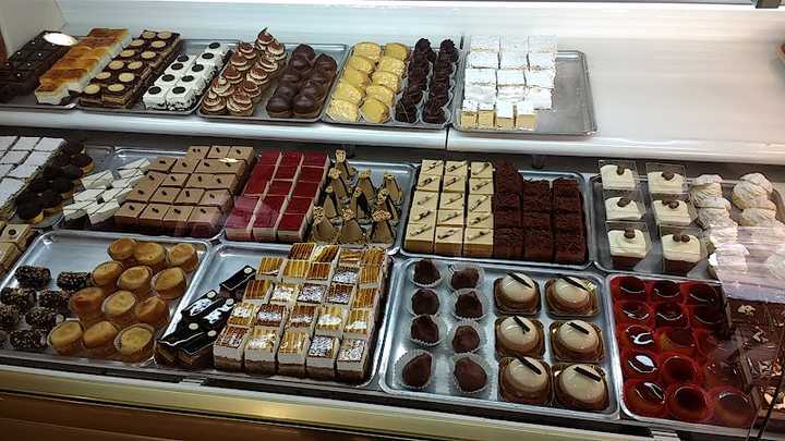 Fotografia tomada fuera de Pasteleria Fernando - Pastelería en Novelda, Alicante