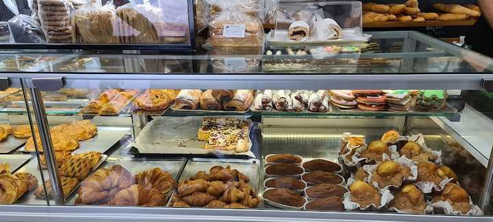 Fotografia tomada fuera de Pasteleria Filo dulce y salado - Pastelería en Dolores, Alicante