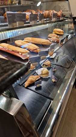 Fotografia tomada fuera de Café Café - cafeterías en Sant Cugat del Vallès, Barcelona